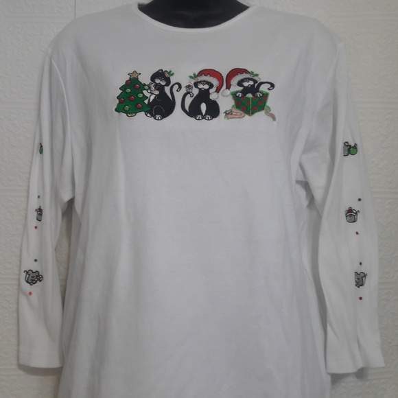 CB Casual Sweaters - CB Casual white holiday pullover Kitty Patch Large